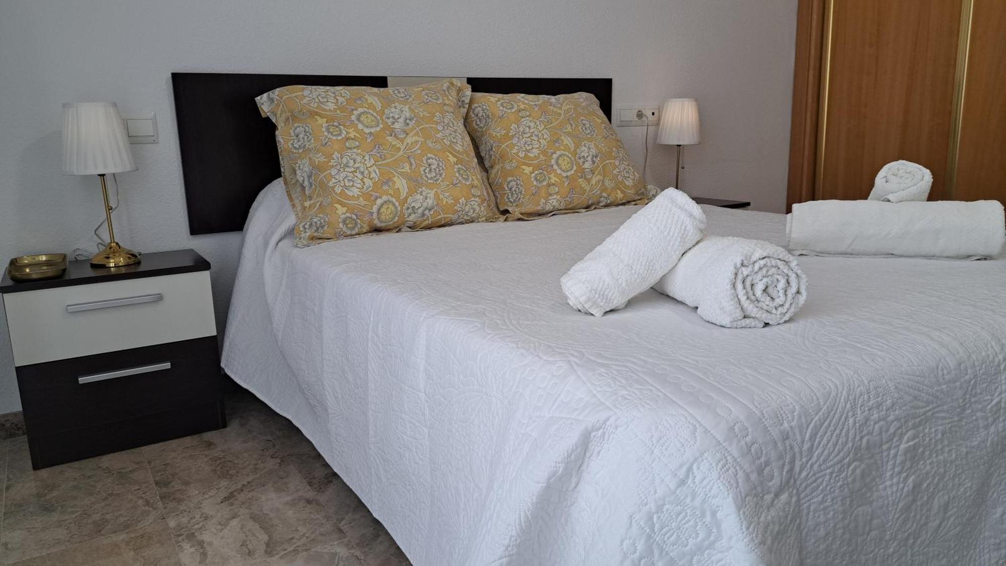 Apartamentos Maria Cristina Con Parking Gratis กอร์โดบา ภายนอก รูปภาพ