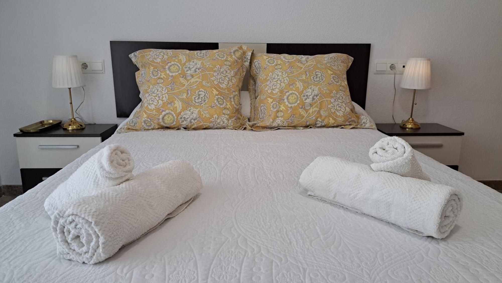 Apartamentos Maria Cristina Con Parking Gratis กอร์โดบา ภายนอก รูปภาพ